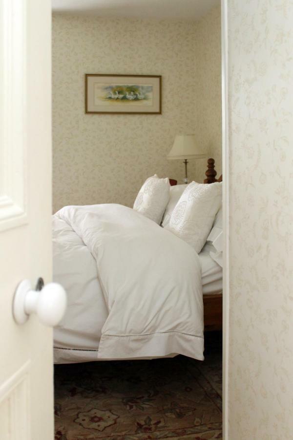 Ty Llwyd Bed & Breakfast Treffynnon Ngoại thất bức ảnh