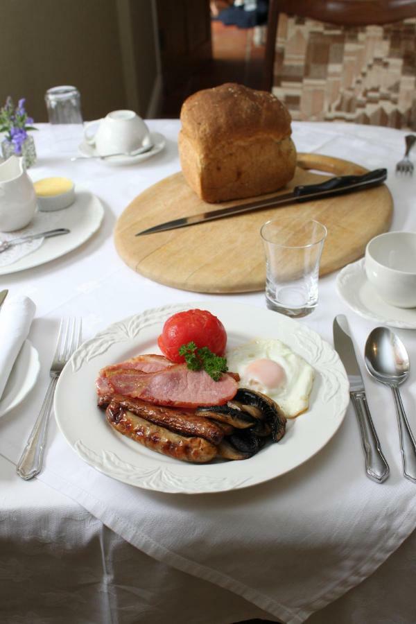 Ty Llwyd Bed & Breakfast Treffynnon Ngoại thất bức ảnh