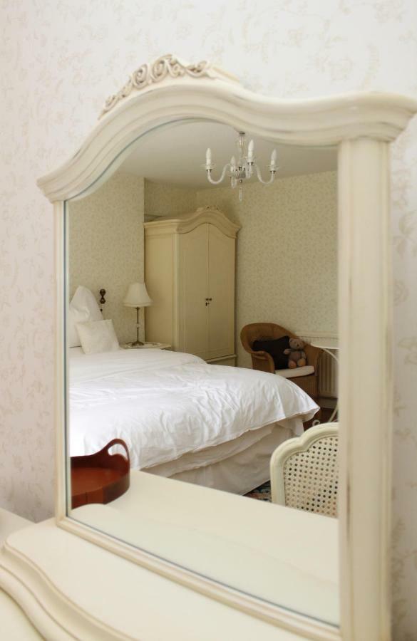 Ty Llwyd Bed & Breakfast Treffynnon Ngoại thất bức ảnh