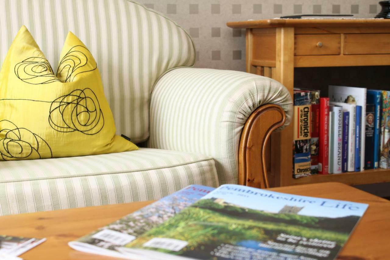 Ty Llwyd Bed & Breakfast Treffynnon Ngoại thất bức ảnh